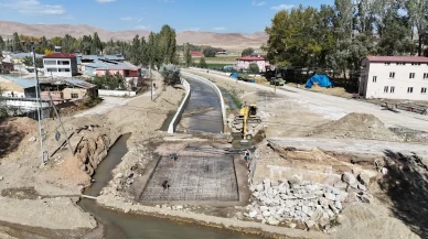 Bayburt'ta Oruçbeyli Köyü'nde taşkın risklerine karşı inşaat çalışmaları sürüyor