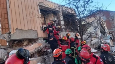 Kocaeli'de 7 katlı bina çöktü