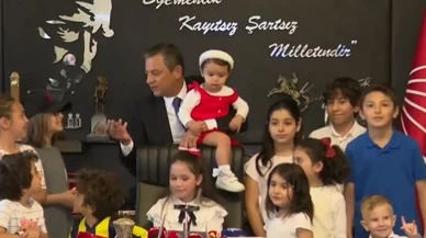 Özgür Özel, kız çocuklarına söz verdi: Eşit yaşam borcumuzu ödeyeceğiz