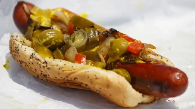 Sosisli Sandviçte Şok Edici Buluntu: İçinden Bıçak Çıktı!