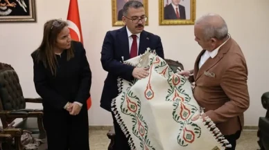 Vali Ercan Turan, Çankırı Heyetini Makamında Kabul Etti ve Şehit Mehmet Çavuş Anıtı’nı Ziyaret Etti