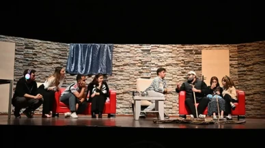 AÇÜ Tiyatro Topluluğu’ndan “Bi Gelsen Bi Gülsen Sersefil Skeçlere” Gösterisi