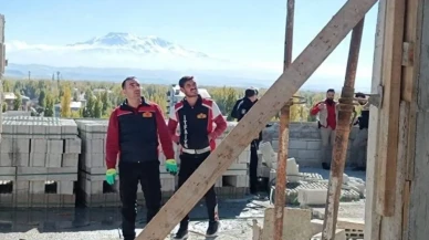 Ağrı’da inşaatta beton parçası koptu: 2 işçi yaralandı