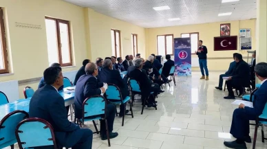 Jandarma, muhtarları siber suçlara karşı bilgilendirdi