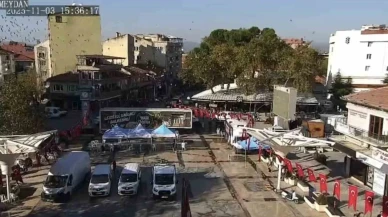 Sındırgı’da 4.9 büyüklüğündeki deprem anı kameralara