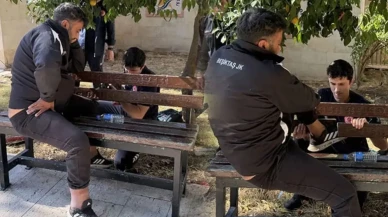 Uyurken bacağını banka sıkıştırdı, itfaiye kurtardı