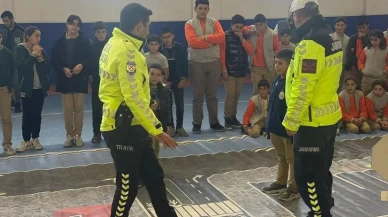 Akyaka’da öğrencilere “Trafik Dedektifleri” eğitimi