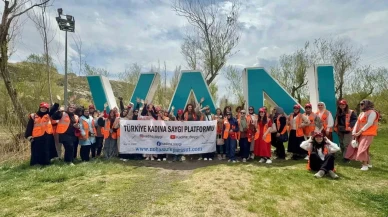 Türkiye’nin farklı üniversitesinden 50 kız öğrenci Van’ı geziyor