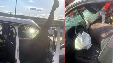 Yola fırlayan at polis aracına girdi