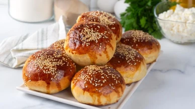 Pikniğe özel 15 dakikada poğaça tarifi! Malzemeleri karıştır, şekil ver, pişir