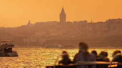 Adana'da yaya geçidinde motosiklet kazası: Sürücü hayatını kaybetti, bisikletli ağır yaralı
