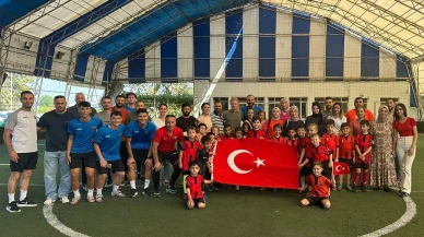 Gölcükspor Futbol Akademisi’nden Zafer Bayramı’nda anlamlı kutlama!