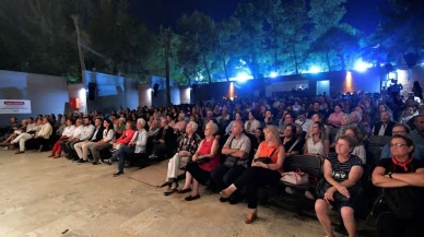 Bornova'da coşku dorukta: Atatürk'ün şarkıları ve zeybek ruhuyla unutulmaz TSM gecesi!