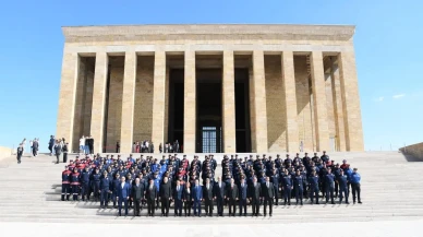 İtfaiye Ekipleri, Anıtkabir'de Saygı Duruşunda Bulundu: Çelenk Sunumu Gerçekleştirildi