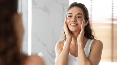 Kuru Ciltler İçin Elmas Gibi Parlaklık Sağlayan 3 Sır: Vitamin İle Etkili Bakım!