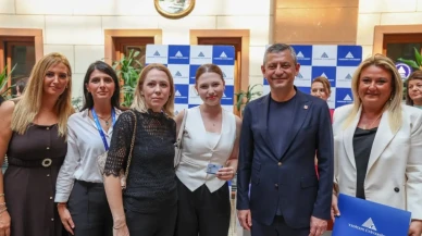 Özgür Özel, Nehir Zeyrek’in üniversite kaydına eşlik etti
