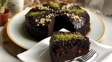 Bu kek herkesi hayran bırakacak: Herkesin konuşacağı Kakaolu Islak Kek tarifi