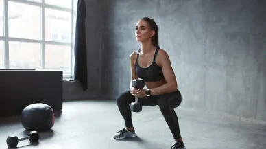 Evde doğru squat nasıl yapılır? Squat nedir, hangi kasları çalıştırır ve kaç kalori yaktırır?