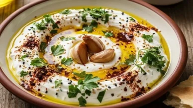 Sarımsaklı Meze, Ana Yemeğin Yerini Alacak: Damak Çatlatan Lezzet!