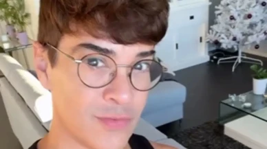 58 Yaşındaki Sosyal Medya Fenomeni, Genç Görünümüyle Dikkatleri Üzerine Çekiyor!