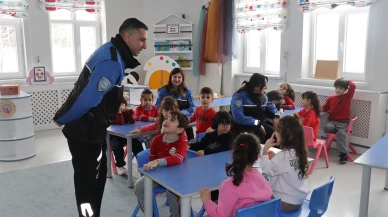 Erzurum Polisi Miniklere Güvenliği Anlattı