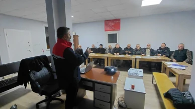 Yomra’da Üreticilere Gece Eğitimi: Bitki Koruma ve Kahverengi Kokarca ile Mücadele Anlatıldı