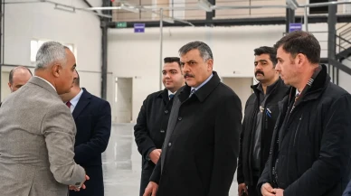 Erzurum Valisi Mustafa Çiftçi Oltu’daki Yeni Fabrikada İncelemelerde Bulundu