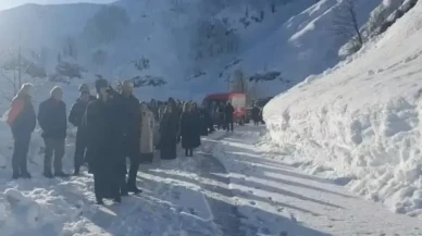 Halk TV ekibi, 2 bin rakımda çığ nedeniyle mahsur kaldı