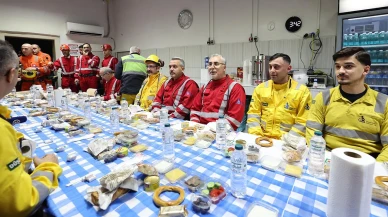 Rize’de sıradışı ziyaret! Bakan Işıkhan, yerin 320 metre altında maden işçileriyle sahur yaptı