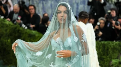 Georgina Rodriguez mavi gelinlikle boy gösterdi: Cristiano Ronaldo'ya gönderme