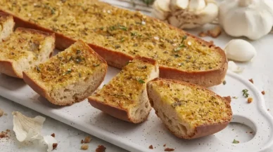 Dışı kıtır kıtır içi yumuşacık nefis sarımsaklı ekmek tarifi! Lezzetiyle damak çatlatıyor