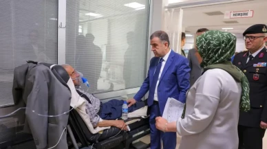 Bayburt’ta sağlık çalışanları ve hastalarla bayramlaşıldı