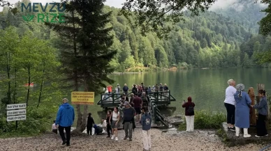 Borçka Karagöl Tabiat Parkı'nda Kalabalık Ziyaretçi Akını!