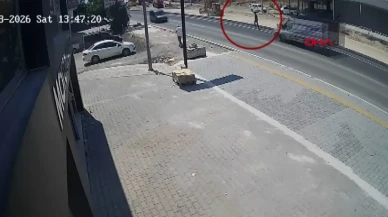 Mersin'de Trafik Kazası: Kamyonet Genç Kızı Ağır Yaraladı