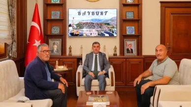 Bayburt Valisi Mustafa Eldivan Misafirlerini Makamında Ağırladı