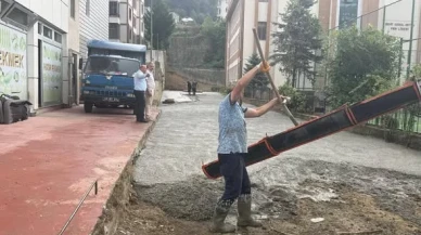 Güneysu'nda Fen Lisesi Yanındaki Yolda Beton Döküm Çalışmaları Başladı