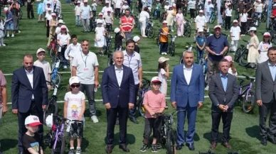 Rize’de 1053 Öğrenciye Bisiklet Hediye Edildi