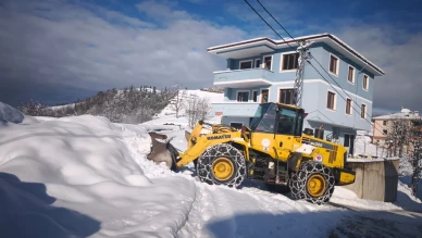 Trabzon'da karla mücadele: Ekipler 24 saat görevde, yollar açık tutuluyor