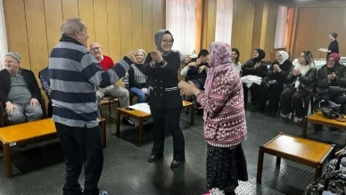 Trabzon Huzurevi’nde Türkü Dolu Anlar