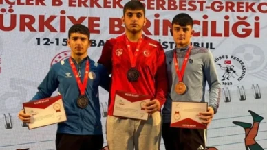 İstanbul'daki Güreş Şampiyonası'nda Trabzonlu gençler büyük başarı elde etti