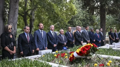 Galatasaray'ın efsanesi Metin Oktay, kabri başında anıldı