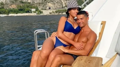 Ronaldo’nun nişanlısı Georgina Rodríguez’in derin dekoltesi yok artık dedirtti!