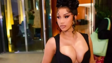 Cardi B, Şaşırtıcı Transparan Tasarımıyla Geceye Damga Vurdu!
