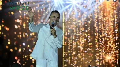 Ferhat Göçer, Ordu'da Müzik Tutkunlarına Eşsiz Bir Gece Sunarak Geçmişe Yolculuk Ettirdi!