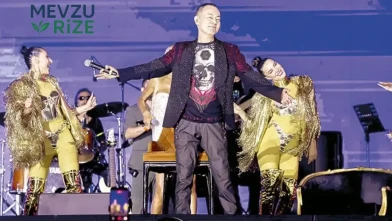 31 Yılın Efsanesi: Serdar Ortaç, Yenikapı'da Duygusal Bir Gece Yaşattı!