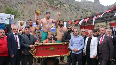 İspir'de Tarihi Üzüm Bağı Güreşleri'nde Birlik ve Beraberlik Coşkusu Yaşandı