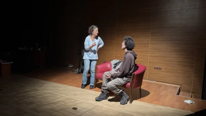 Borçka Tiyatro Festivali'nde OĞUL oyunu büyük ilgiyle sahnelendi