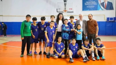Artvin'de Cumhuriyet Bayramı Futsal Turnuvası'nda Atatürk Ortaokulu penaltılarla galip geldi
