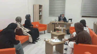 KYK Yurtlarında Gençler İçin Aile ve Helal Gıda Temalı Hasbihal Programları Devam Ediyor