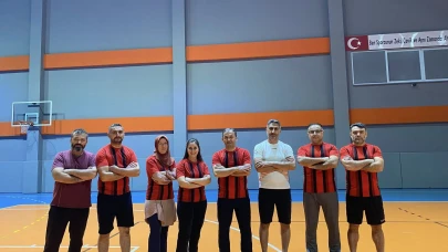 24 Kasım Öğretmenler Günü Voleybol Turnuvası Beşikdüzü’nde Devam Ediyor